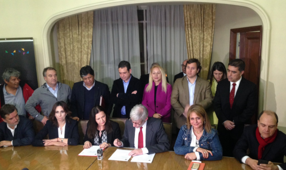 Chile Vamos inscribe lista única parlamentaria